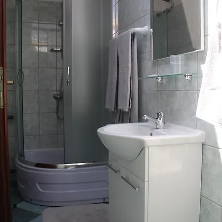 Nikolena Apartment *